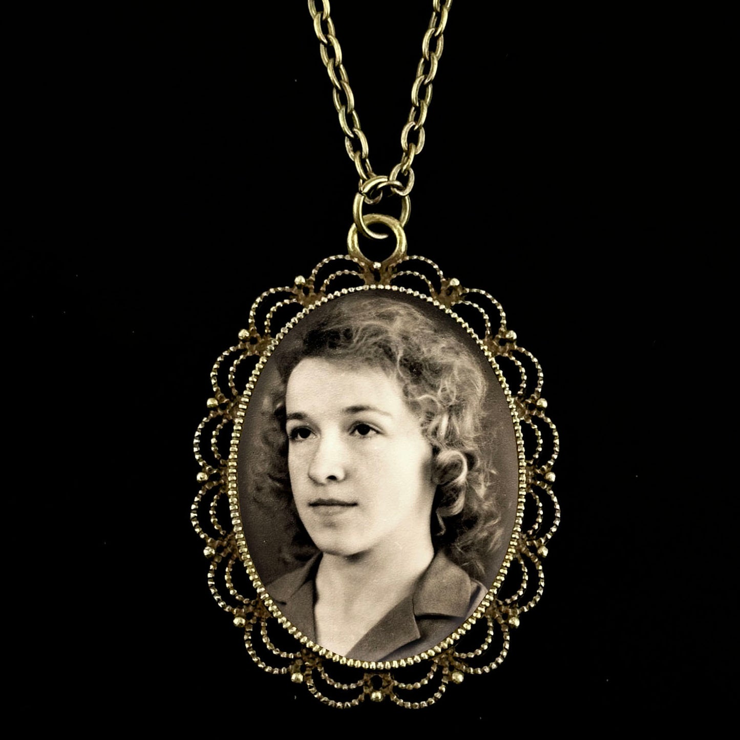 Make Your Own Photo Necklace Kit 40x30mm Frilly Oval Bronze Gold