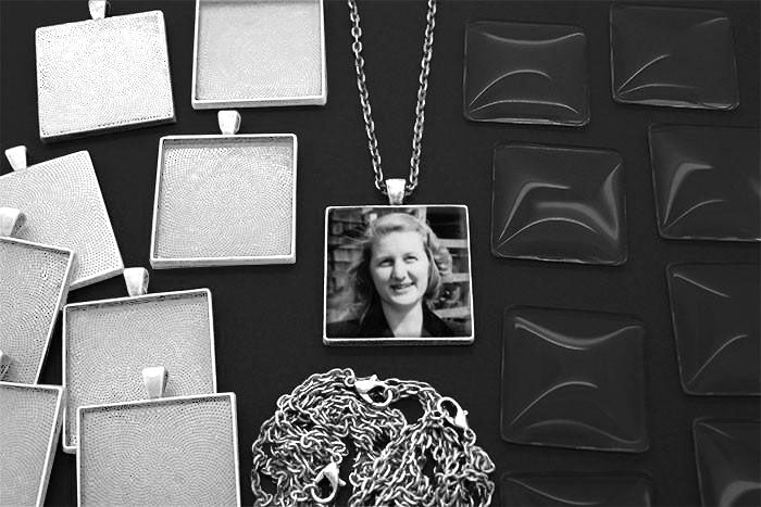20 Pack Large Shiny Silver Square Photo Jewelry Pendants w/ Glass 1 1/4 inch and Link Chains